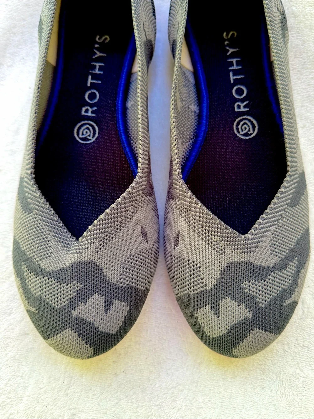 Rothy’s Grey Camo Ballet Flat Retired Pattern Size 9.5 White Halo Red Soles EUC - Picture 4 of 14